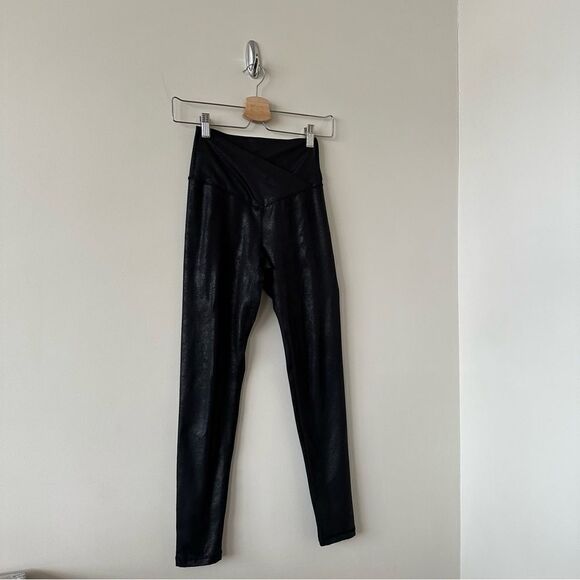 Offline by Aerie the Hugger Crossover High Waisted Crackle Legging - Picture 4 of 10